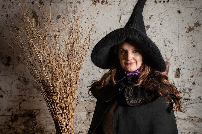 Edinburgh: Witches & Haunted History Walking Tour - Old Town closes, wynds, and the darker side of Edinburgh