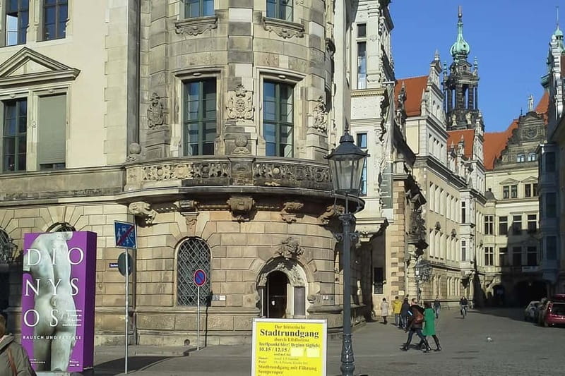 Elbfloren: Historical city tour - Inside the Church of Our Lady