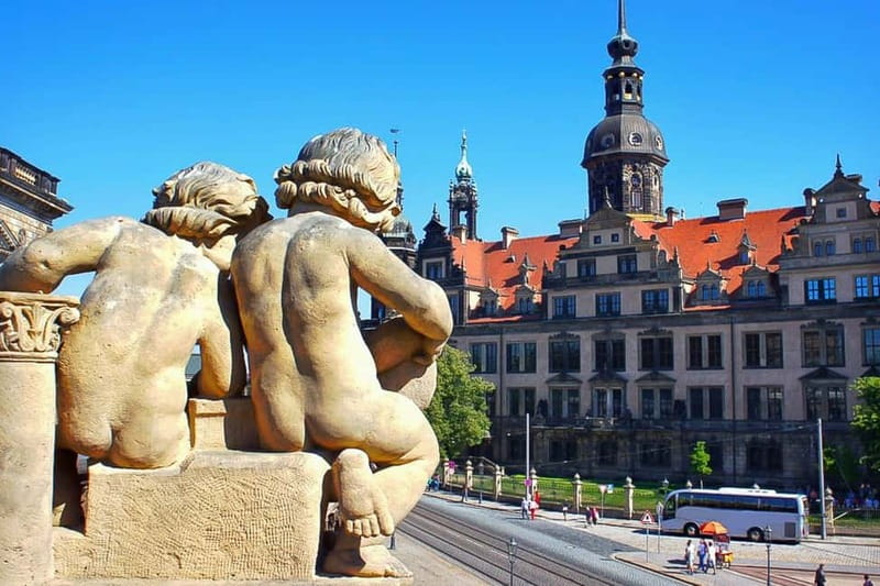 Elbfloren: Historical city tour - What the guide adds
