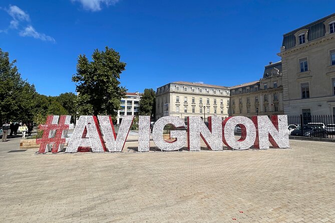 Enchanting Historical Walking Tour in Avignon - What the guide adds to the experience