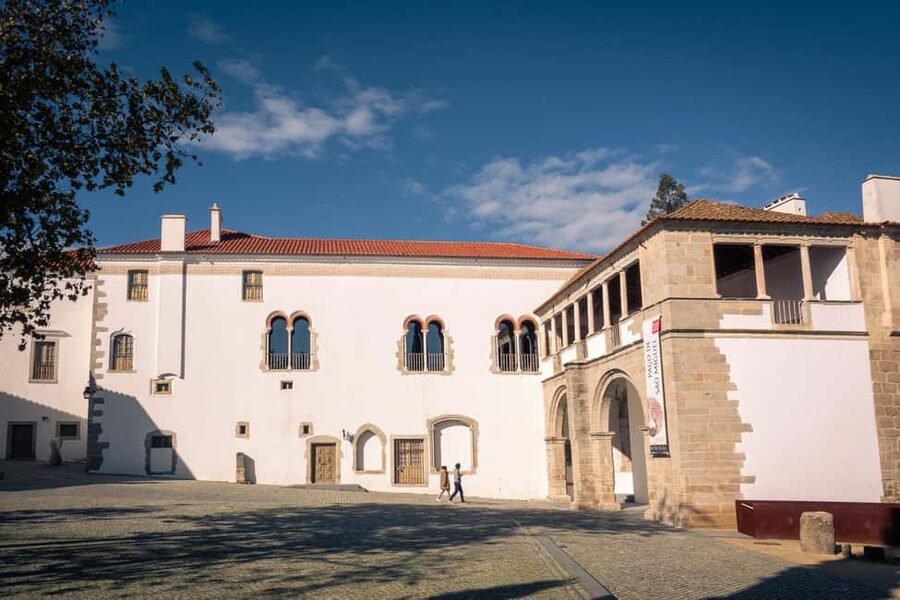 Évora: Private & Flexible Walking Tour in Historic Center - Évora’s Romantic Garden and the Walk Back Along the Walls