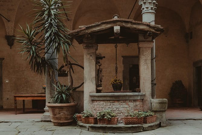 EXCLUSIVE - Wine Tasting near Florence with Castle and Ancient Cellars Tour - Entering a 900-year-old family castle