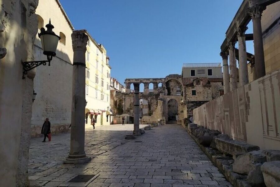 Experience Split History Walking Tour With Local Historian - Jupiter’s Temple and the palace’s sacred side