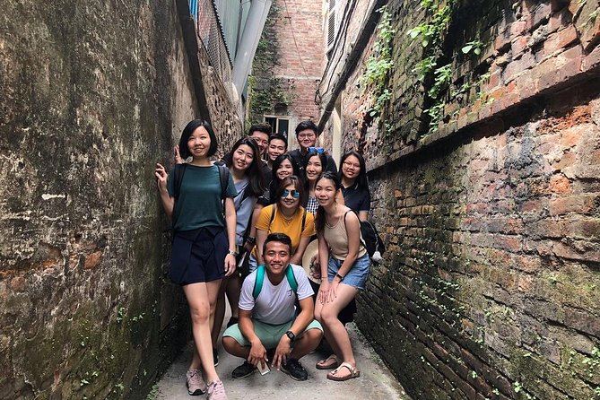 Explore Hanoi Old Quarter ’s Rich History and Culture By Walking - Đồng Xuân Market and ordinary city life