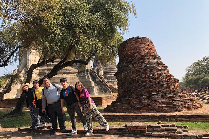 Explore the World Heritage Of Ayutthaya - Wat Mahathat and the Buddha head in the tree