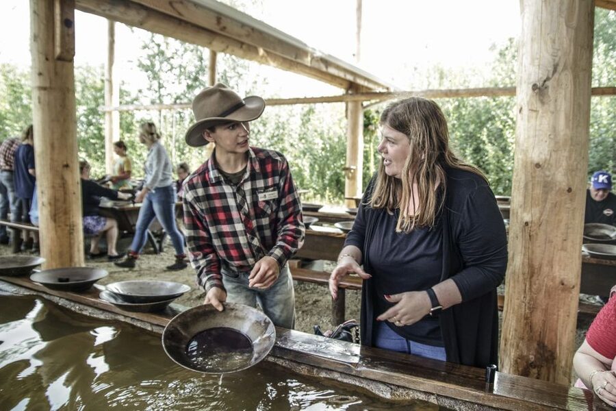 Fairbanks: Gold Dredge 8 Historic Train Tour - Guides who bring the story to life