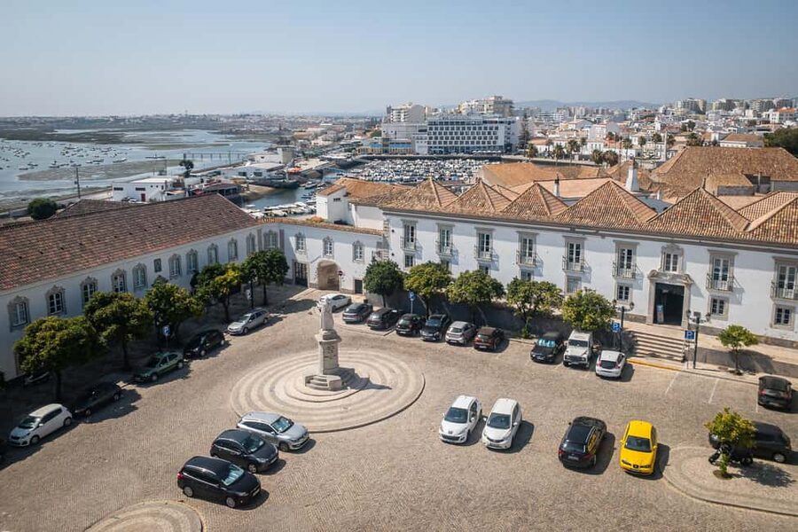 Faro: Private & Flexible Walking Tour in Historic Center - Inside Faro’s medieval walls