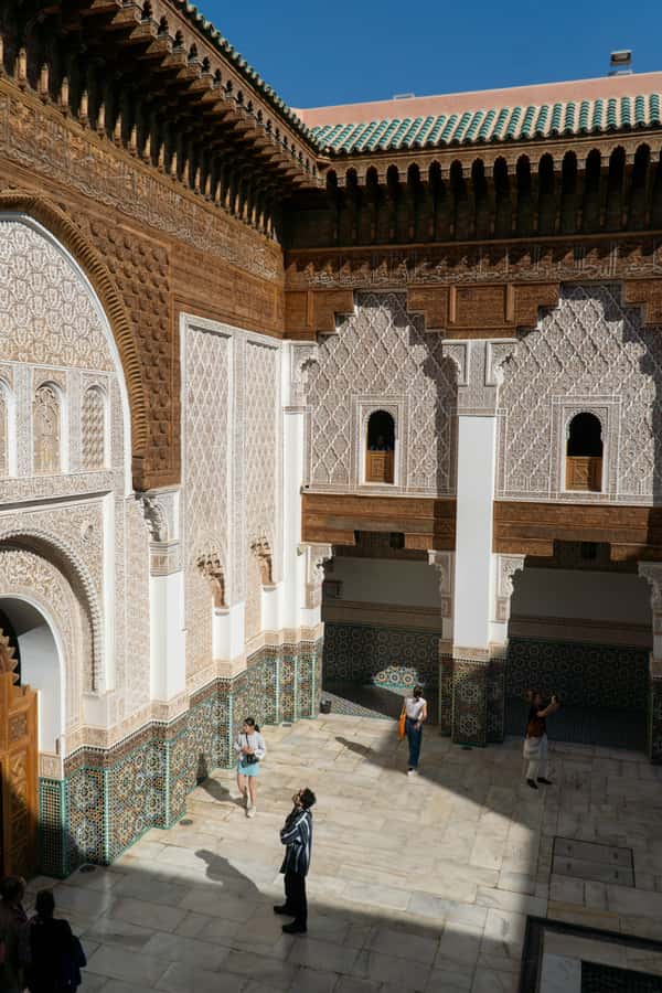 Fez: Walking Tour in the Ancient City of Fez - Why a guide helps in Fez