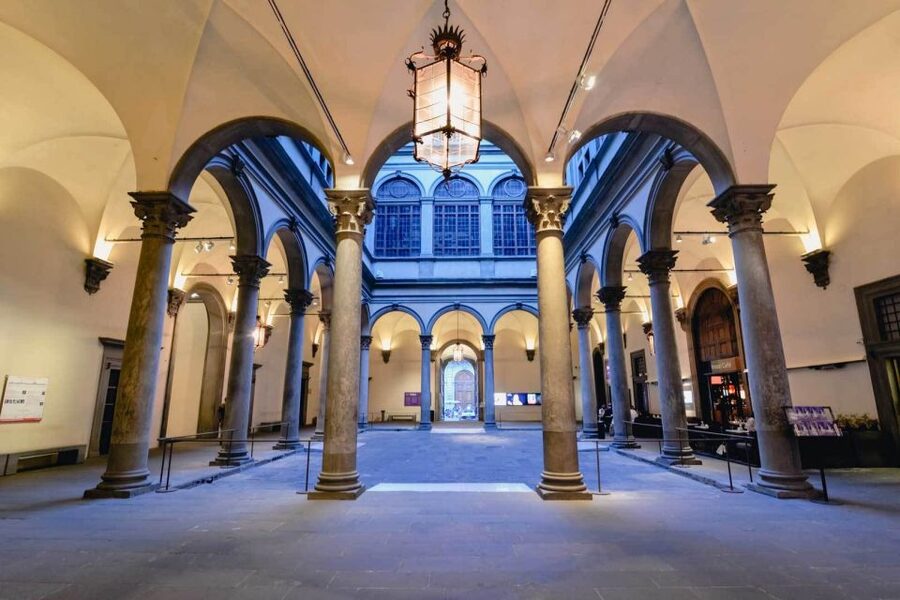 Florence: Medici Family History Tour - Piazza della Signoria and the Medici enemies
