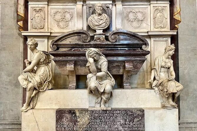 Florence tour of the historic center. Stories, legends and gossip - The Baptistery’s porphyry columns and small details