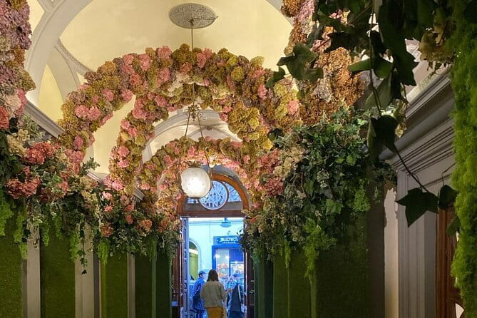 Florence tour of the historic center. Stories, legends and gossip - Santa Maria Novella’s pharmacy and its fragrant past
