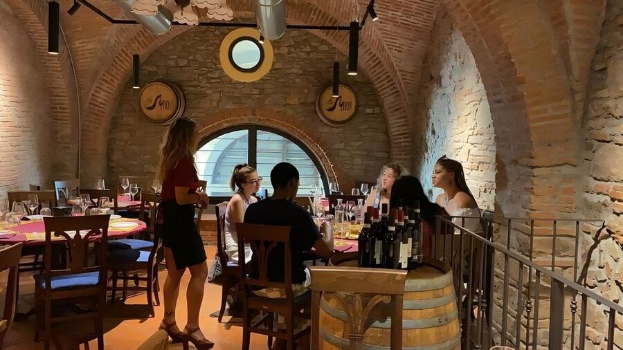 Florence Wine &Food: Taste Tuscan Flavors in Historic Cellar - The hosts make the difference