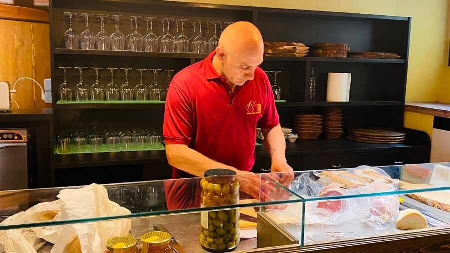 Florence Wine &Food: Taste Tuscan Flavors in Historic Cellar - Who will enjoy this tasting most?