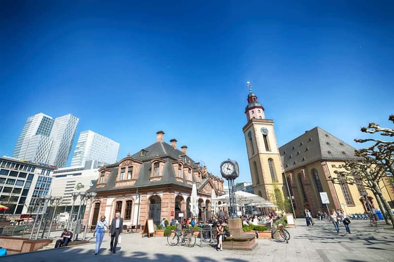 Frankfurt: Old Town Historical Walking Tour with Geo Epoche - The pace, distance, and weather factor