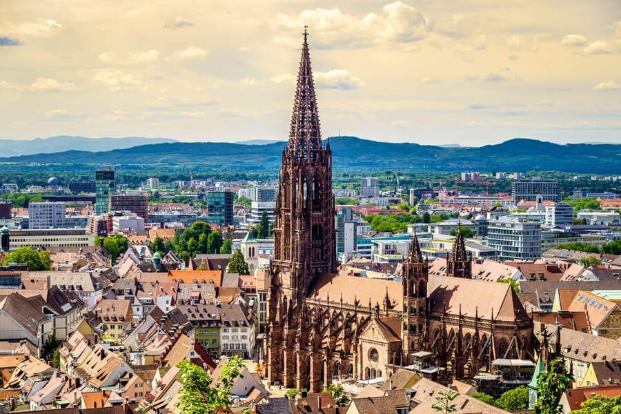 Freiburg: Exciting City Tour with sightseeing and history - Colombischlössle and the Old Synagogue Square