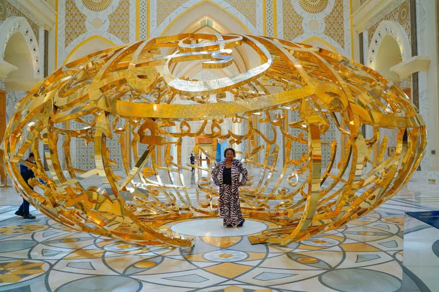 From Abu Dhabi: Grand Mosque, Royal Palace& Heritage Village - A five-hour route through Abu Dhabi’s showpieces