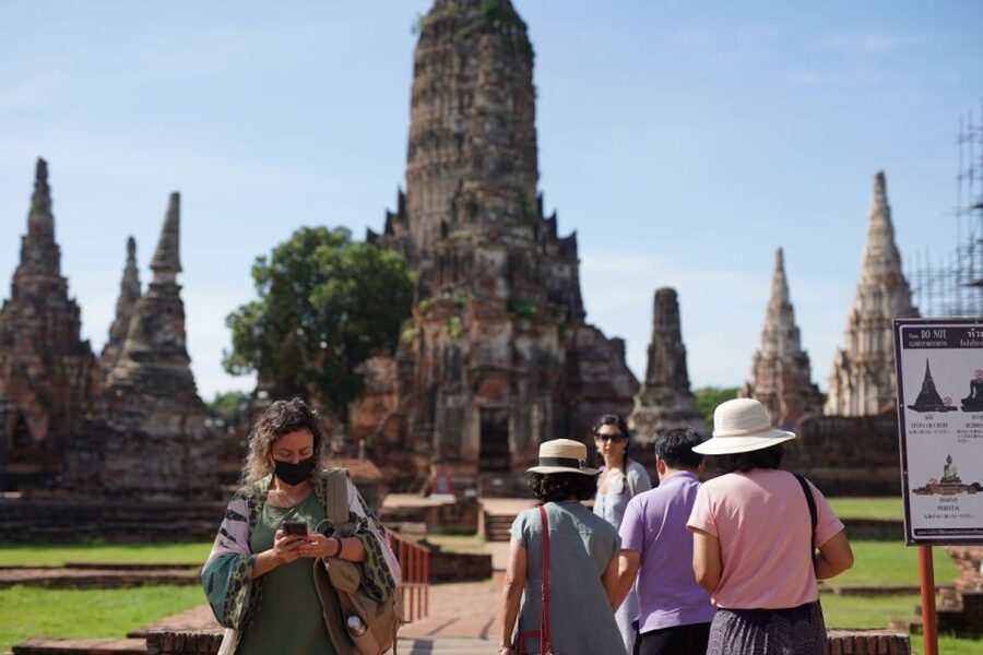 From Bangkok: Ayutthaya Historical Day Tour by Bus - Lunch in Ayutthaya and a welcome pause