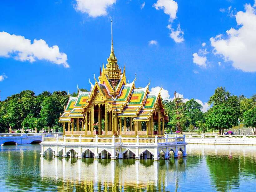 From Bangkok: Ayutthaya Historical Park Guided Day Trip - Wat Mahathat and the Buddha head among the roots
