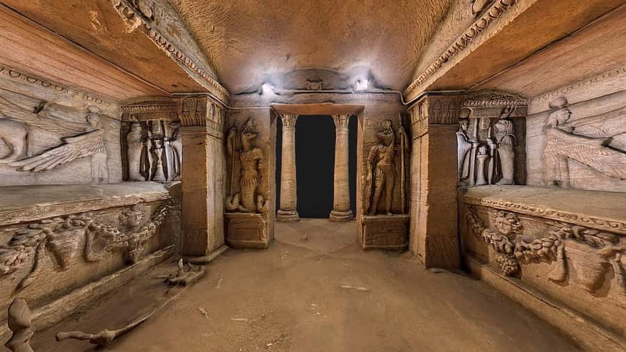 From Cairo: Private Full-Day Tour of Historical Alexandria - Lunch, from seafood to koshary