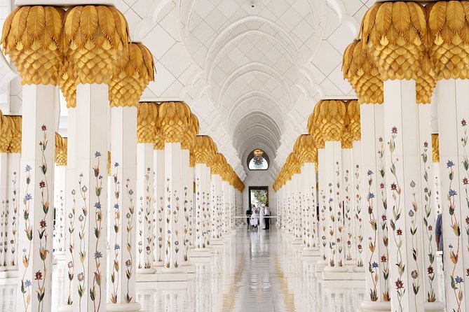 From Dubai: Abu Dhabi Heritage Tour, Qasr Al Watan, Grand Mosque - Sheikh Zayed Grand Mosque, the essential stop
