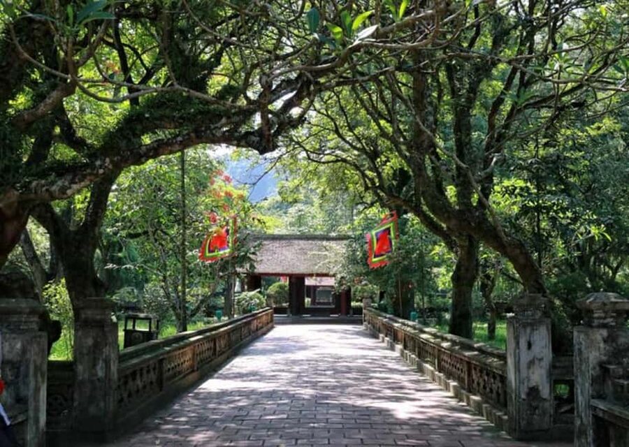 From Hanoi: Trang An eco-tourism - Hoa Lu ancient & Mua Cave - What to pack for this specific route