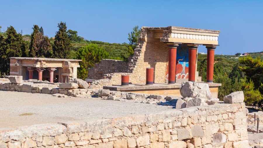 From Heraklion: Historical Center City Tour & Knossos Palace - Entering Knossos Palace with a guide