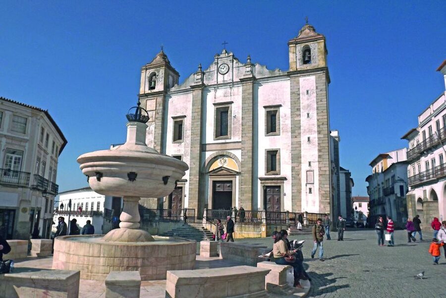 From Lisbon: Évora Wine & Heritage Tour - Inside the Chapel of Bones