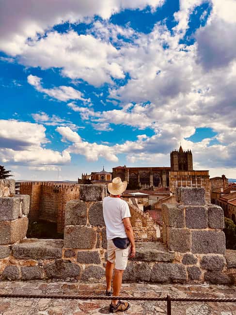 From Madrid: Ávila and Salamanca, a day among history and walls - Salamanca begins with golden stone