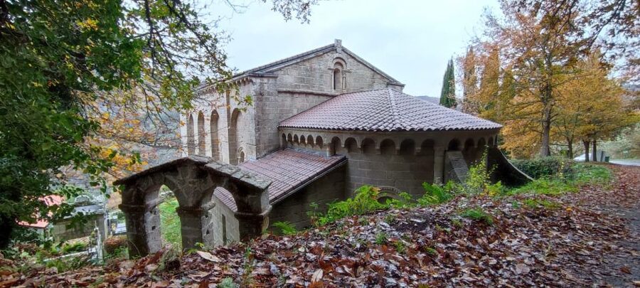 From Santiago: Ribeira Sacra History & Art Trip with Cruise - San Pedro de Rocas and the cave-dwelling monks