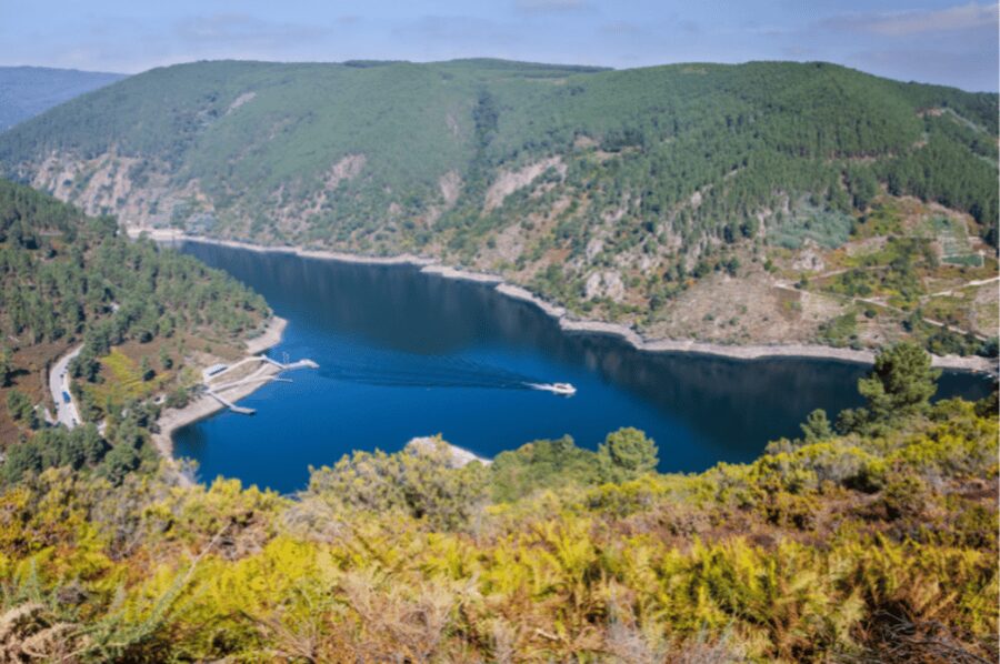 From Santiago: Ribeira Sacra History & Art Trip with Cruise - The pace, vehicle, and practical comfort