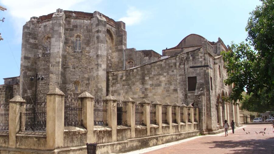 From Santo Domingo: Full day Historical Tour with Lunch - A short look at the Columbus Lighthouse