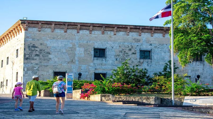 From Santo Domingo: Full day Historical Tour with Lunch - Seeing the Presidential Palace