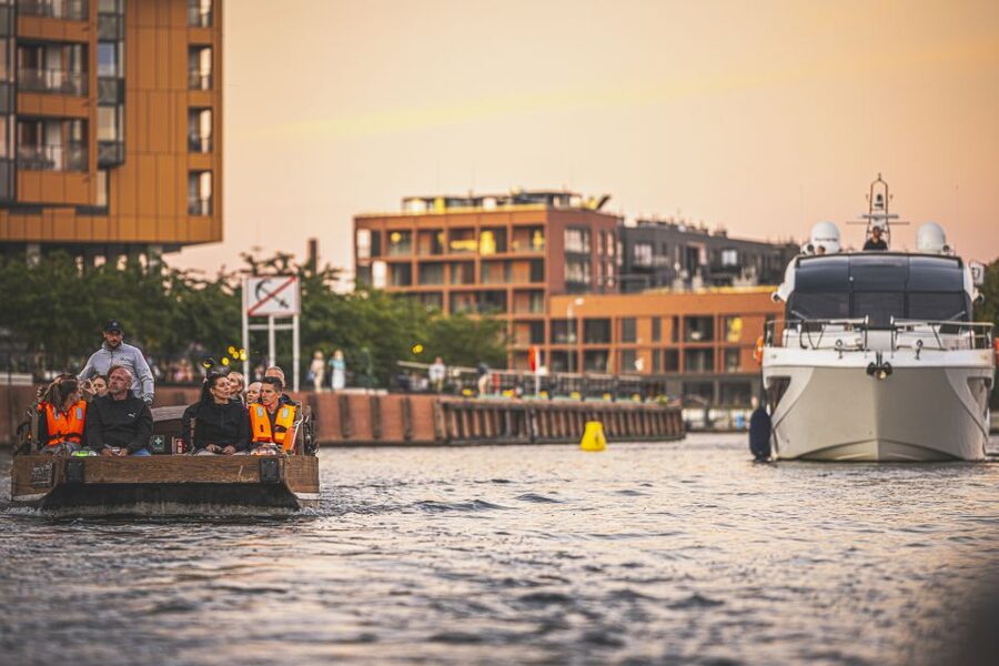 Gdansk: City Cruise on Historical Polish Boat - The guide makes or breaks the hour