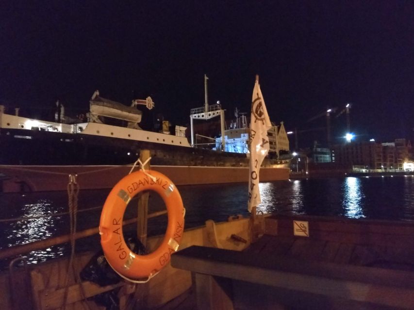 Gdańsk: Sunset Cruise on a Historic Polish Boat - Islands, ruins, and new Gdańsk