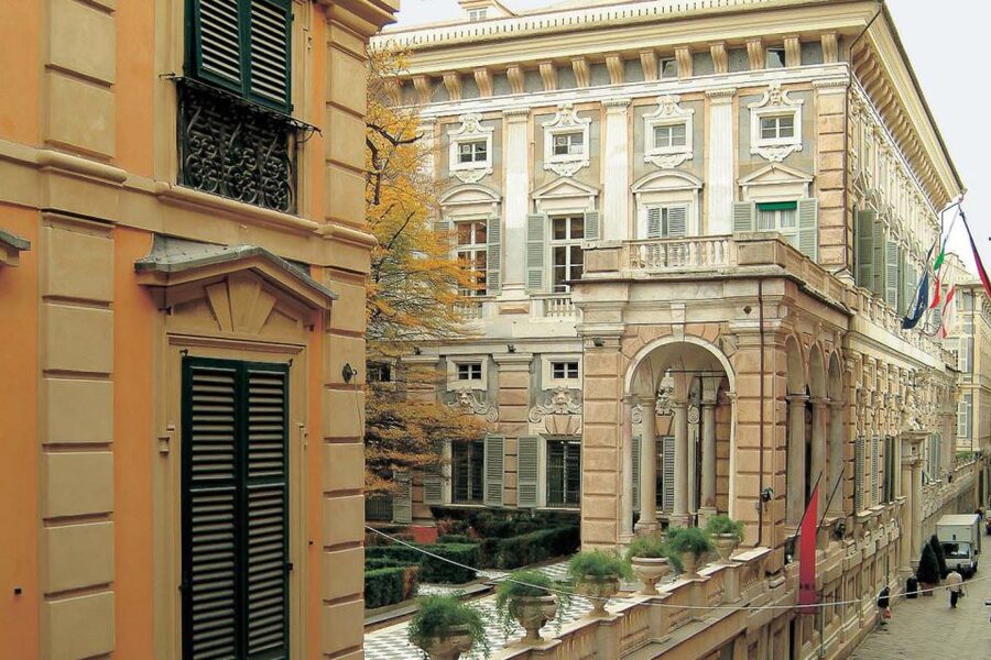 Genoa: 2-Hour Guided Walking Tour of the Historical Center - San Matteo Square and the Doria family