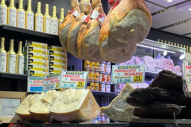 Genoa Food, Wine Tasting & History Walking Tour - Palazzo San Giorgio and Genoa’s merchant spirit