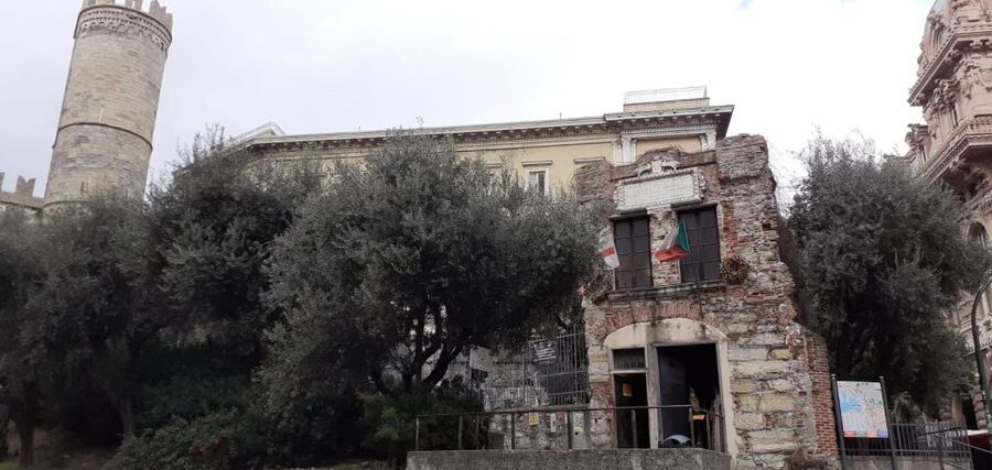 Genoa: Historic Guided Tour of Christopher Columbus' House - Inside the house: workshop below, private rooms above