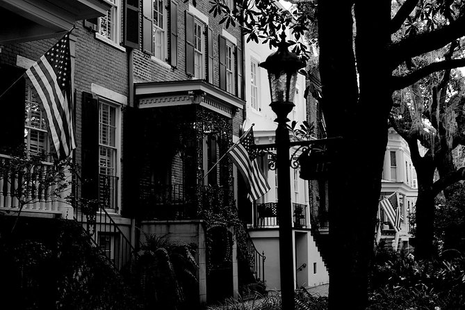 Genteel and Bard's Savannah Dark History and Ghost Encounter Walking Tour - Why the Headsets Matter on Savannah’s Busy Streets