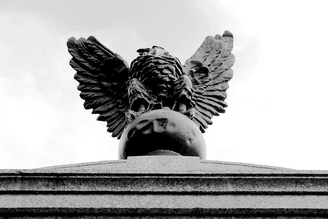 Genteel and Bard's Savannah Dark History and Ghost Encounter Walking Tour - Colonial Park Cemetery: Disease, Burial, and Hudu