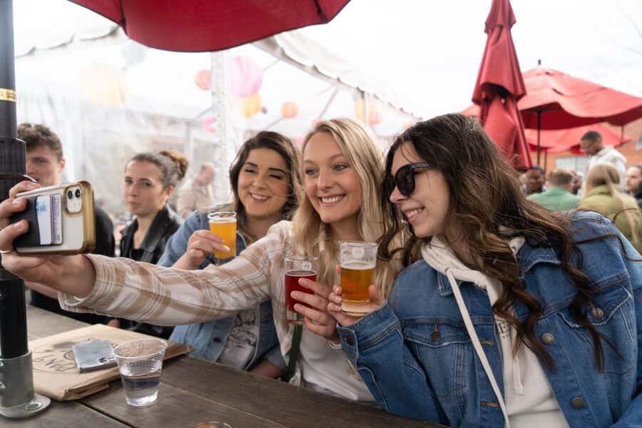 Gettysburg: Beer, Wine, and History Guided Walking Tour - The first local alehouse stories