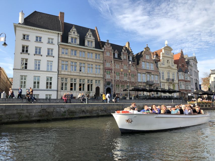 Ghent: 40-Minute Historical Boat Tour of City Center - Blauwe vogels and Ghent’s modern touch