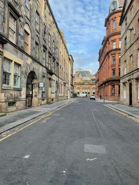 Glasgow: Historical Walking Tour: Guided by a local actor - Practical advice for the two-hour walk
