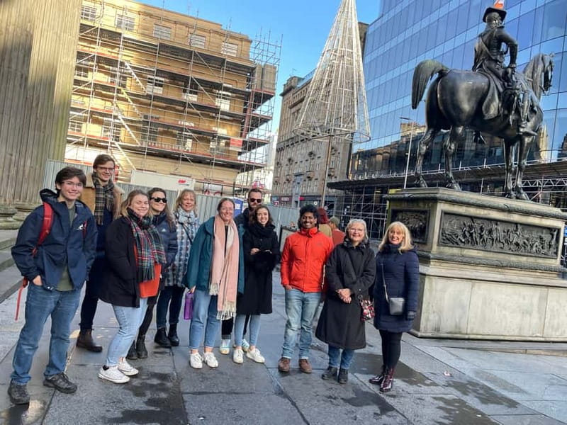 Glasgow: Historical Walking Tour: Guided by a local actor - Starting between the lions in George Square