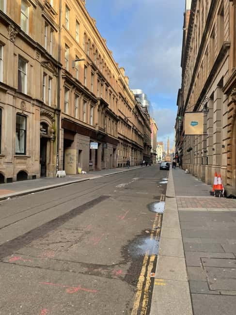 Glasgow: Historical Walking Tour: Guided by a local actor - Finishing at Mercat Cross and Glasgow’s darker past