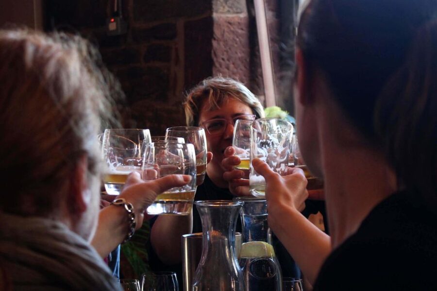 Glasgow: Pubs & History Guided Walking Tour with Beer - Second tasting stop: comparing Scottish styles