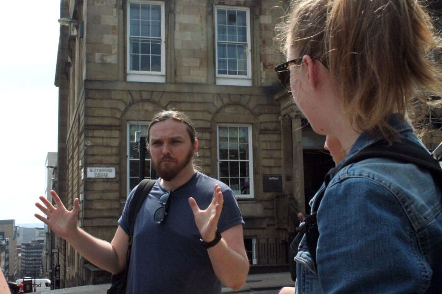 Glasgow: Pubs & History Guided Walking Tour with Beer - Starting at 8 Nelson Mandela Place