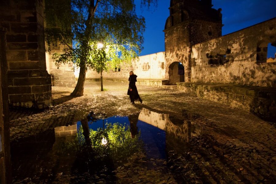 Görlitz: Ghosts and Spooky Historical Night Walking Tour - Peterskirche, executions, and the roots of superstition