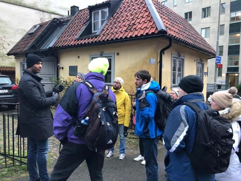 Gothenburg: Historical Walking Tour in Central City - Feskekôrka and Grönsakstorget: food as part of the city story
