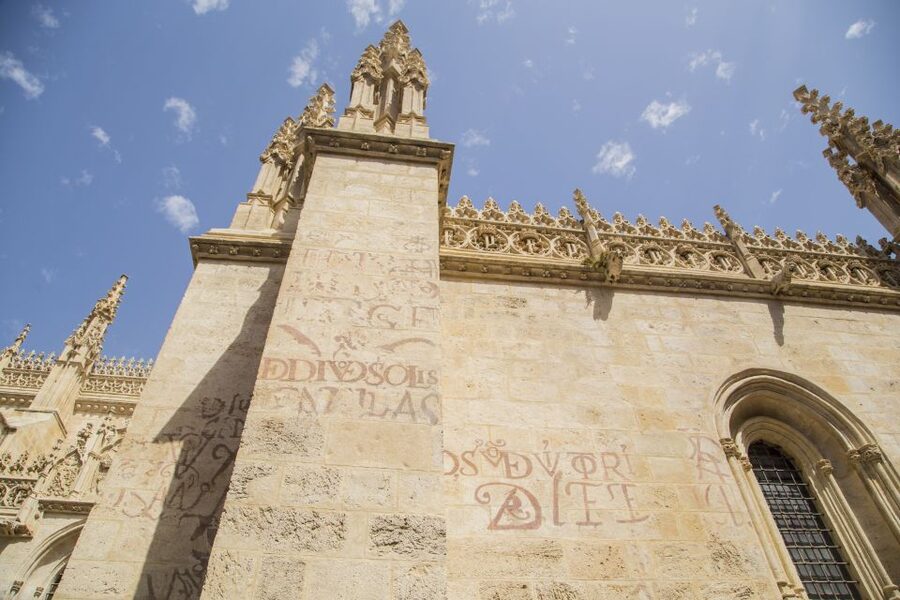 Granada: Royal Chapel and Historical Center Walking Tour - The Alcaicería’s narrow market lanes