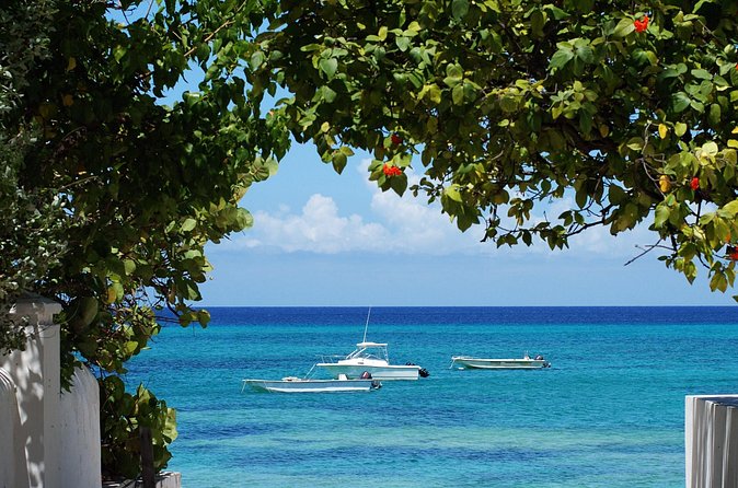 Grand Turk Historical Sightseeing Tour by Tram - Finding the tram near the cruise terminal
